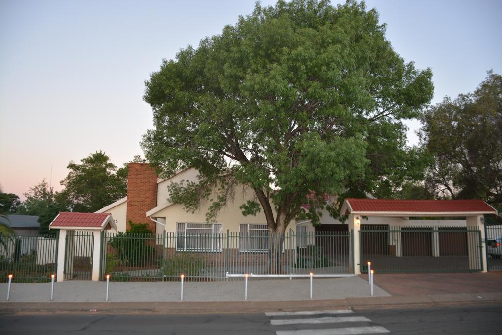 Blue Crane Guest House Bloemfontein Exterior foto